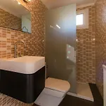 Casa Moderna Con Jardin Y Piscina Privada - - Es-360-1 Feriehus