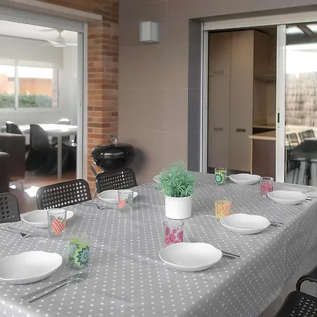 Casa Moderna Con Jardin Y Piscina Privada - - Es-360-1 Feriehus